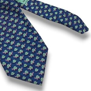 Vineyard Vines Mens Tie Blue Turtle Print Silk Necktie